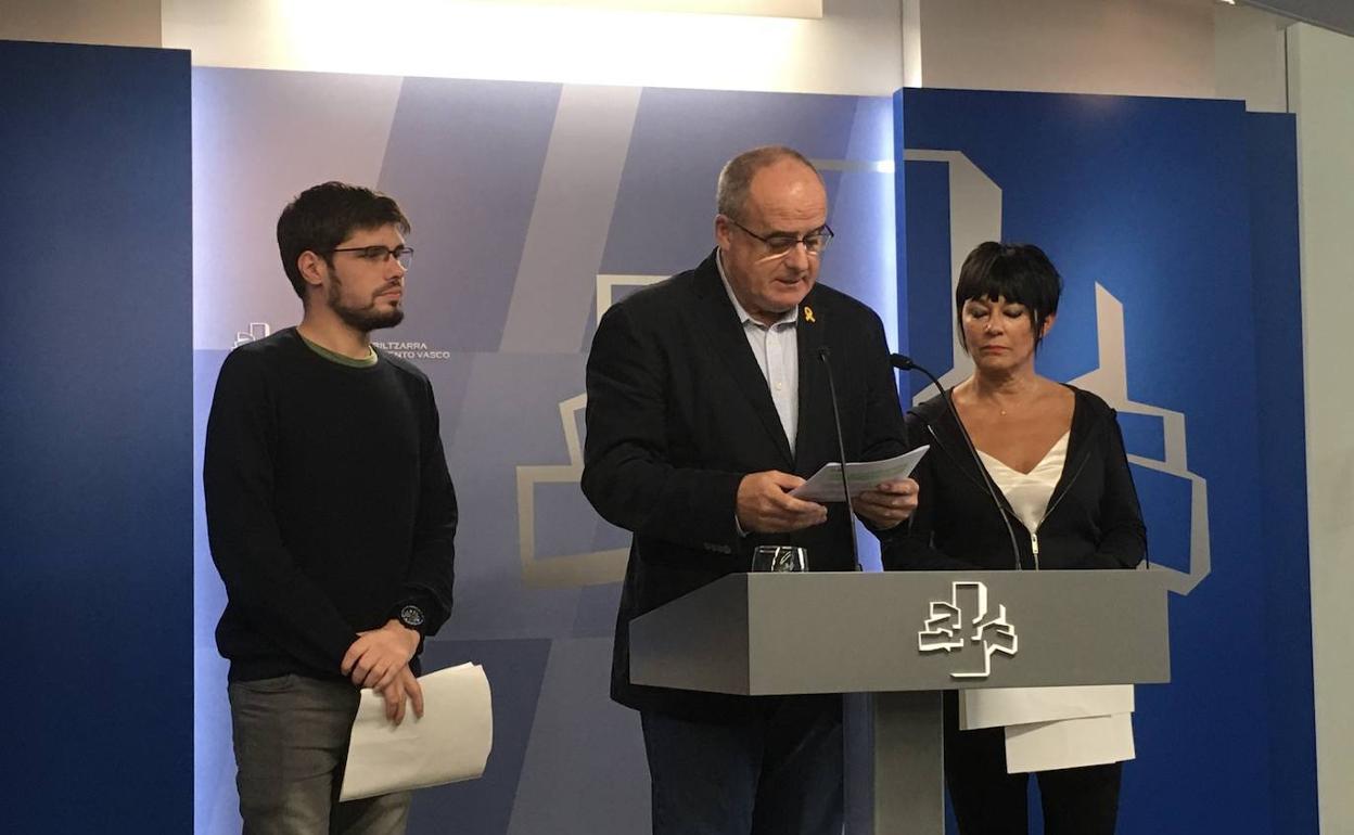 Egibar, Iriarte y Martínez durante su comparecencia en el Parlamento. 