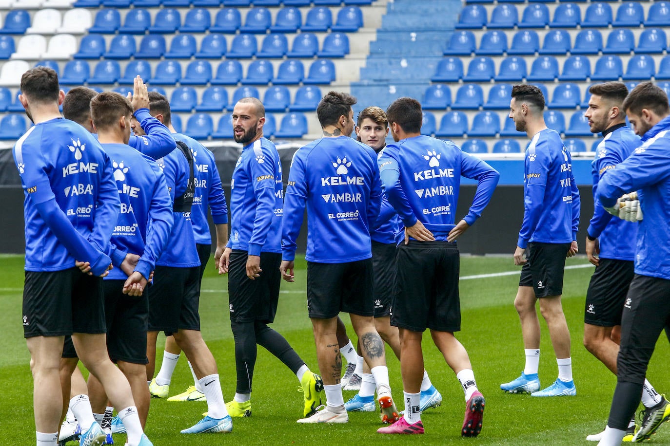 Fotos: El Alavés entrena en Mendizorroza