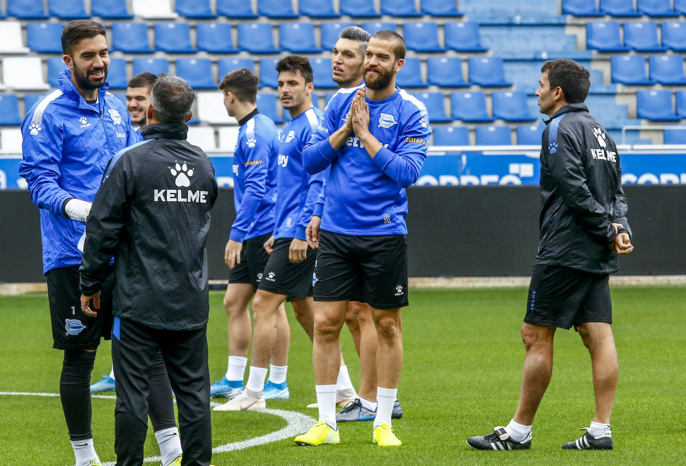 Fotos: El Alavés entrena en Mendizorroza