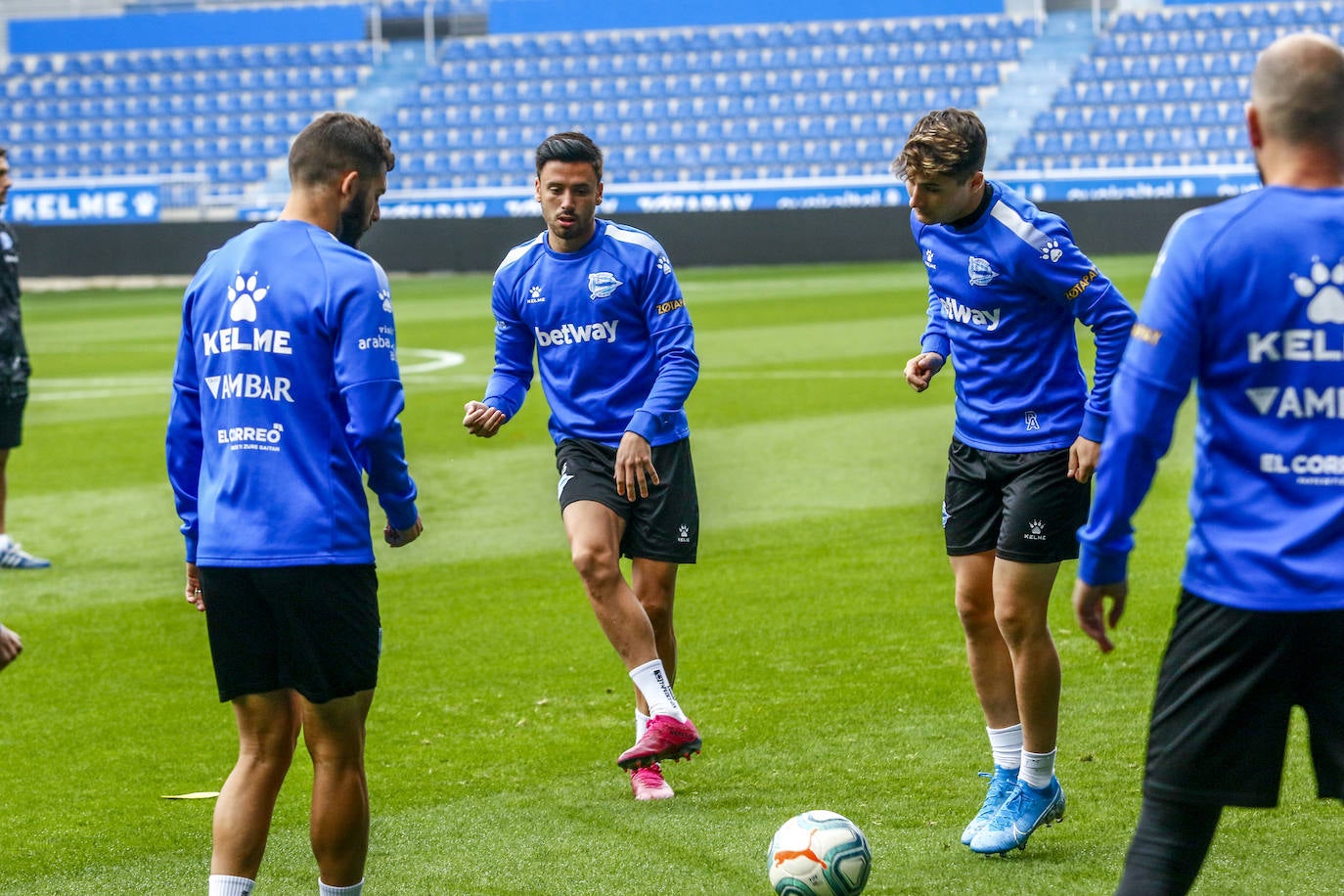 Fotos: El Alavés entrena en Mendizorroza