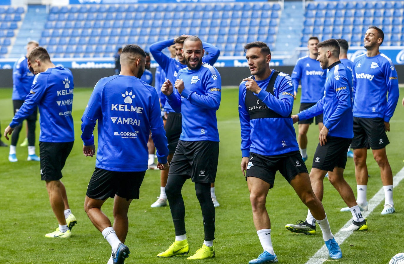 Fotos: El Alavés entrena en Mendizorroza