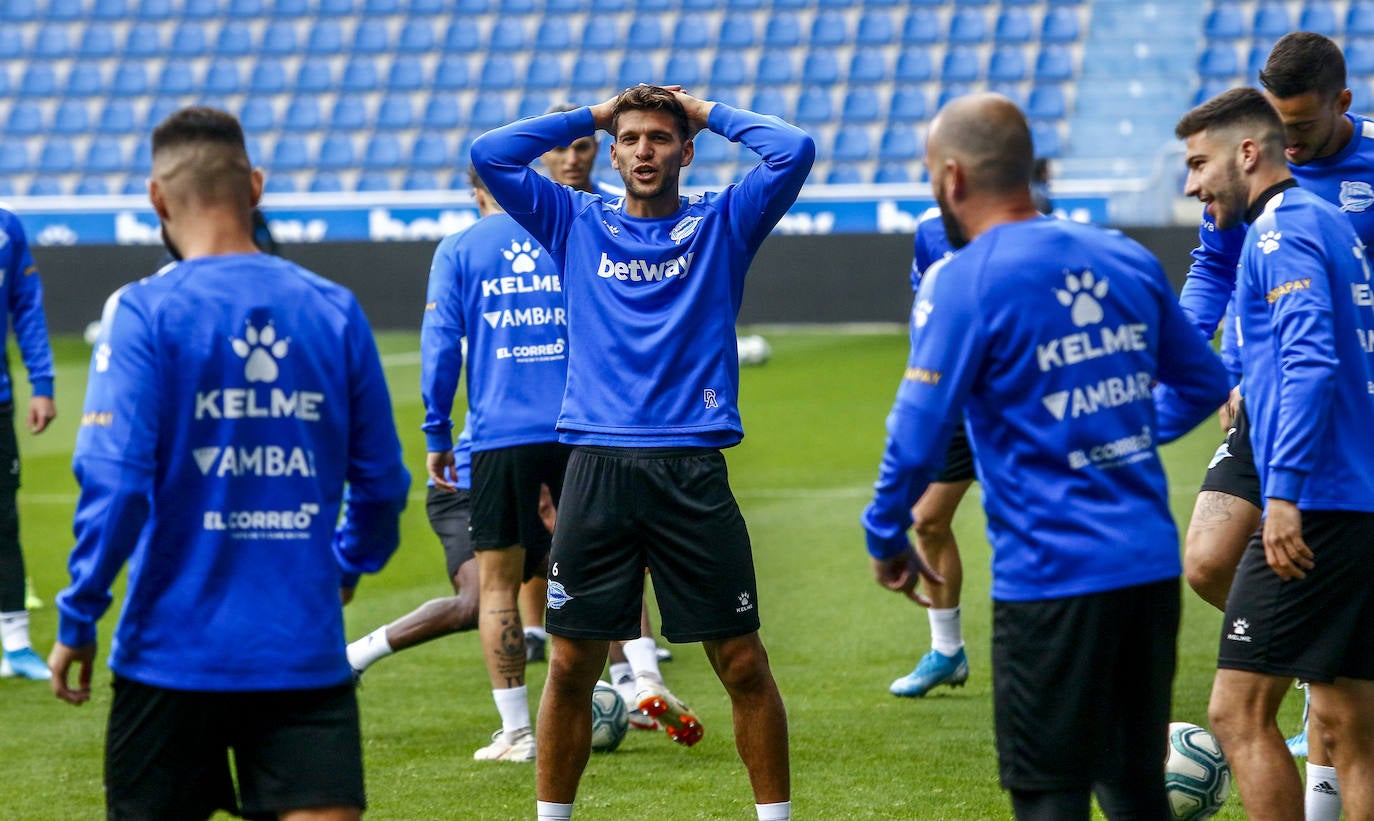 Fotos: El Alavés entrena en Mendizorroza