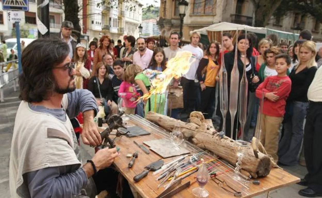 Los artesanos mostrarán su trabajo en el casco viejo de Bermeo. 