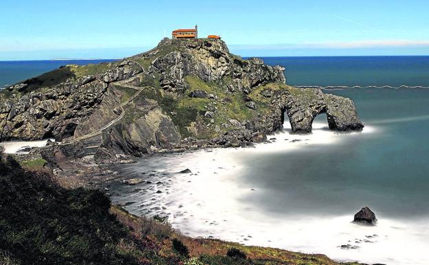 El tirón turístico del peñón llega acompañado de comportamientos incívicos. 