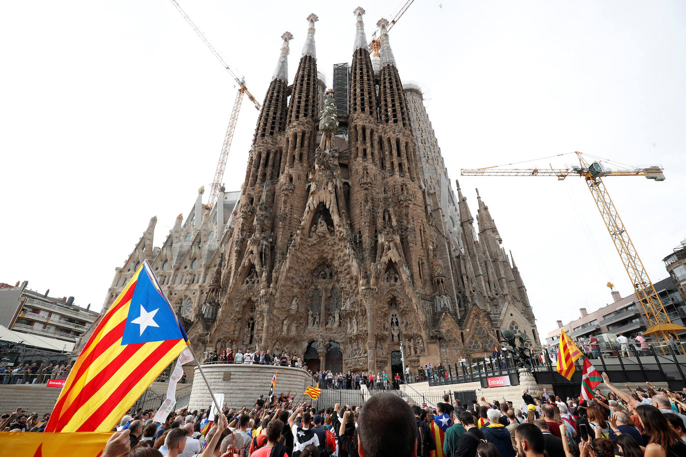 Imagen de una concentración independentista esta mañana ante la Sagrada Familia.