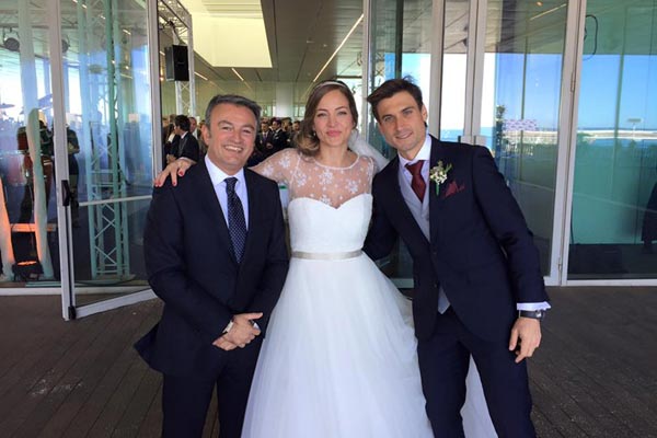 Marta Tornel es la esposa de David Ferrer y forman una de las parejas más discretas del circuito profesional de la ATP. Se casaron en Valencia, en una íntima ceremonia civil que se celebró en noviembre de 2015. En este caso, la novia eligió un vestido de manga larga semitransparente con detalles de encaje, que se extendían sobre un escote en forma de corazón. Llevó su melena recogida con una diadema y un largo velo que caía hacia atrás en forma de cascada.