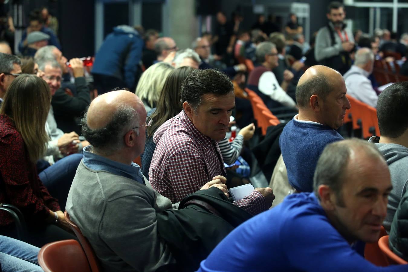 Fotos: Primera asamblea de socios compromisarios de Elizegi como presidente del Athletic