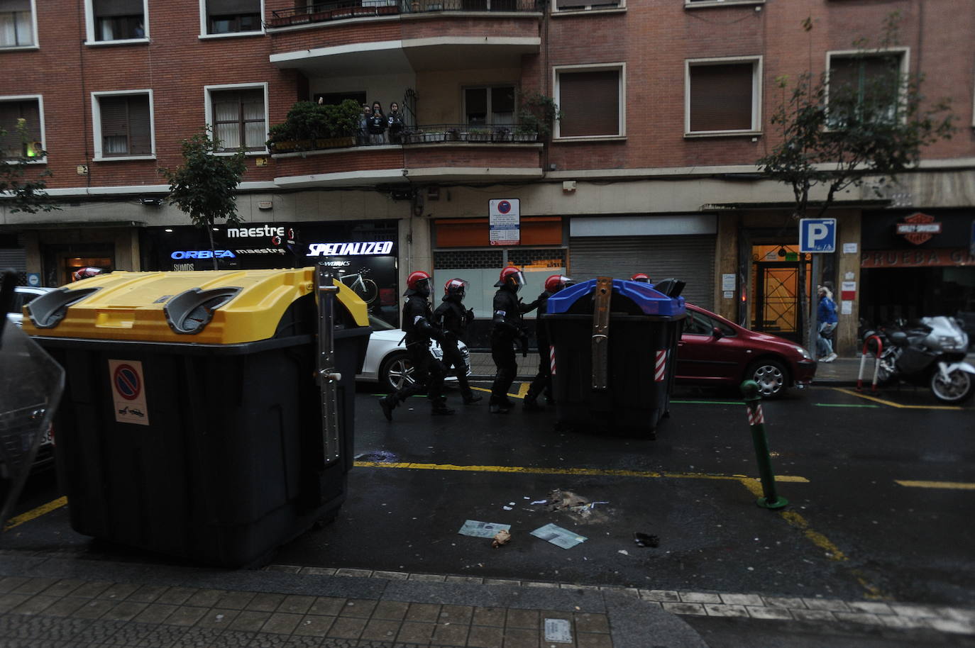 Fotos: Incidentes en Bilbao por una protesta contra el mitin de Vox