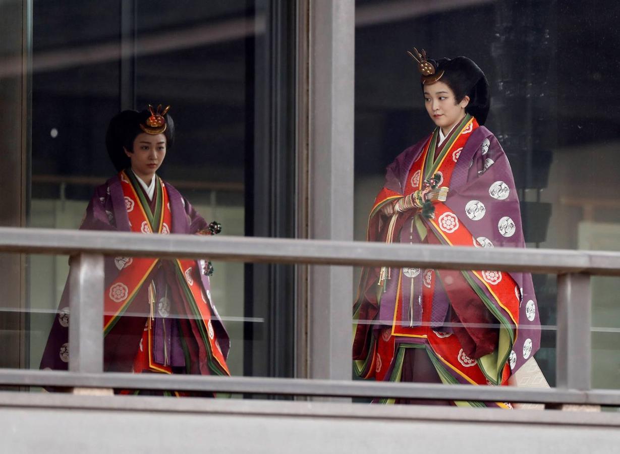 Las princesas japonesas Kako y Mako durante el acto