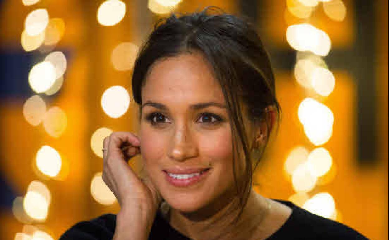 Meghan Markle, prometida del príncipe Harry de Inglaterra, durante su visita a una radio de Londres