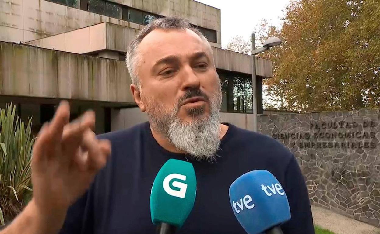 El profesor Luciano Méndez.