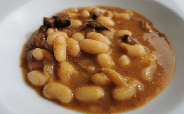 Alubias de Saldaña con liebre.