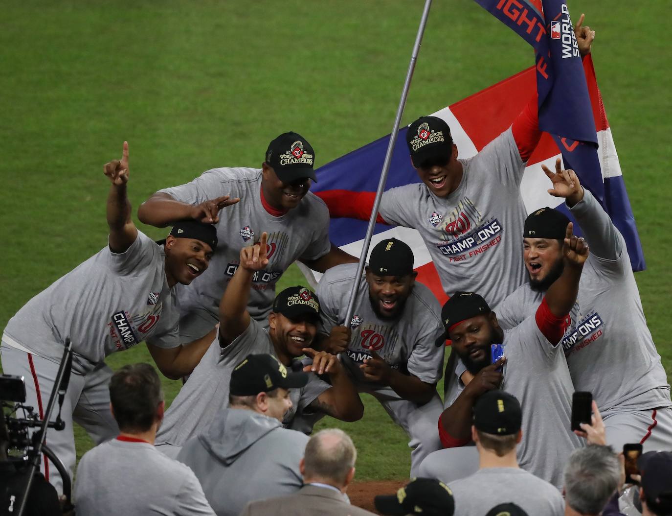 Los Washington Nationals se impusieron a los Houston Astros por 6-2 en el séptimo y decisivo juego, conquistando las Series Mundiales de béisbol por primera vez en su historia. 