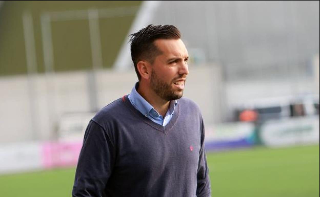 El técnico del Barakaldo, Hernán Pérez.