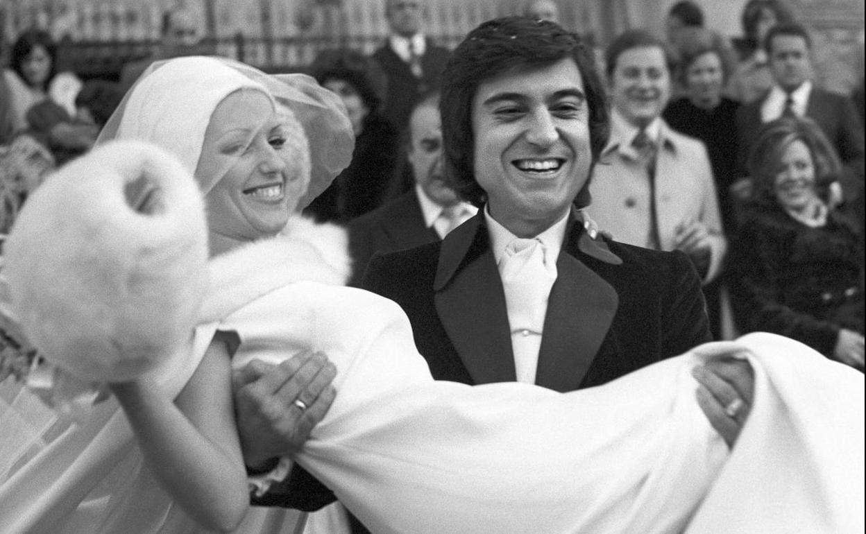 Andrés Pajares el día de la boda con su segunda mujer, Asunción Alonso, en 1974.