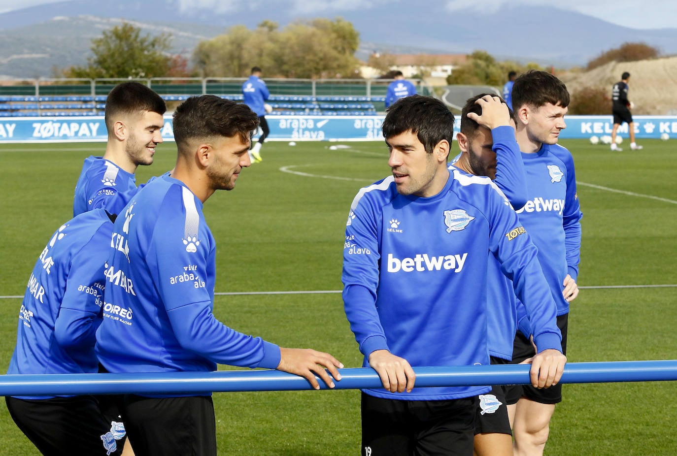 Fotos: El Alavés se prepara para cambiar su dinámica negativa a domicilio en Pamplona