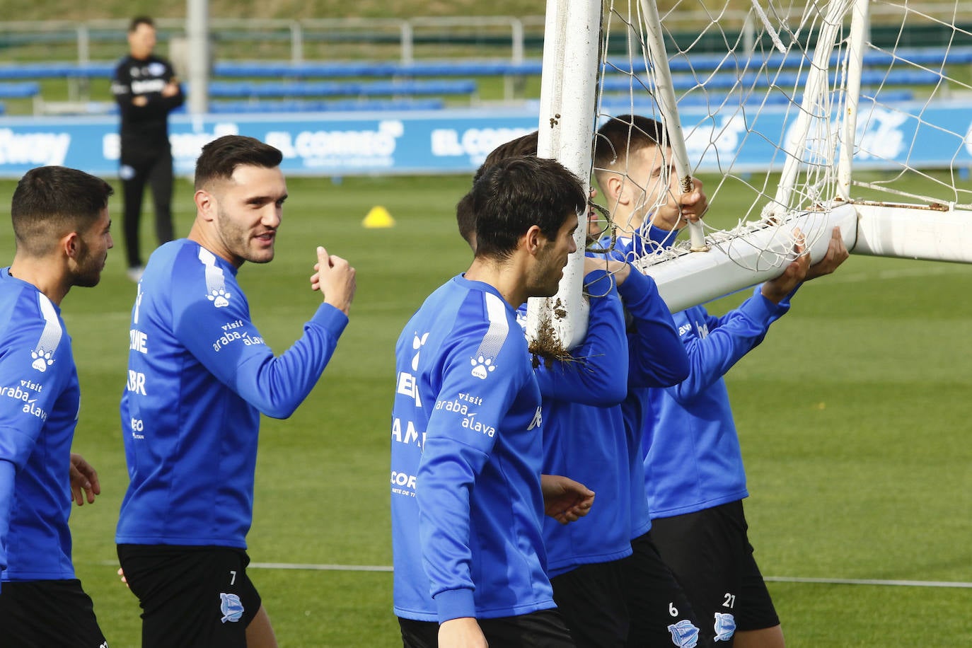 Fotos: El Alavés se prepara para cambiar su dinámica negativa a domicilio en Pamplona