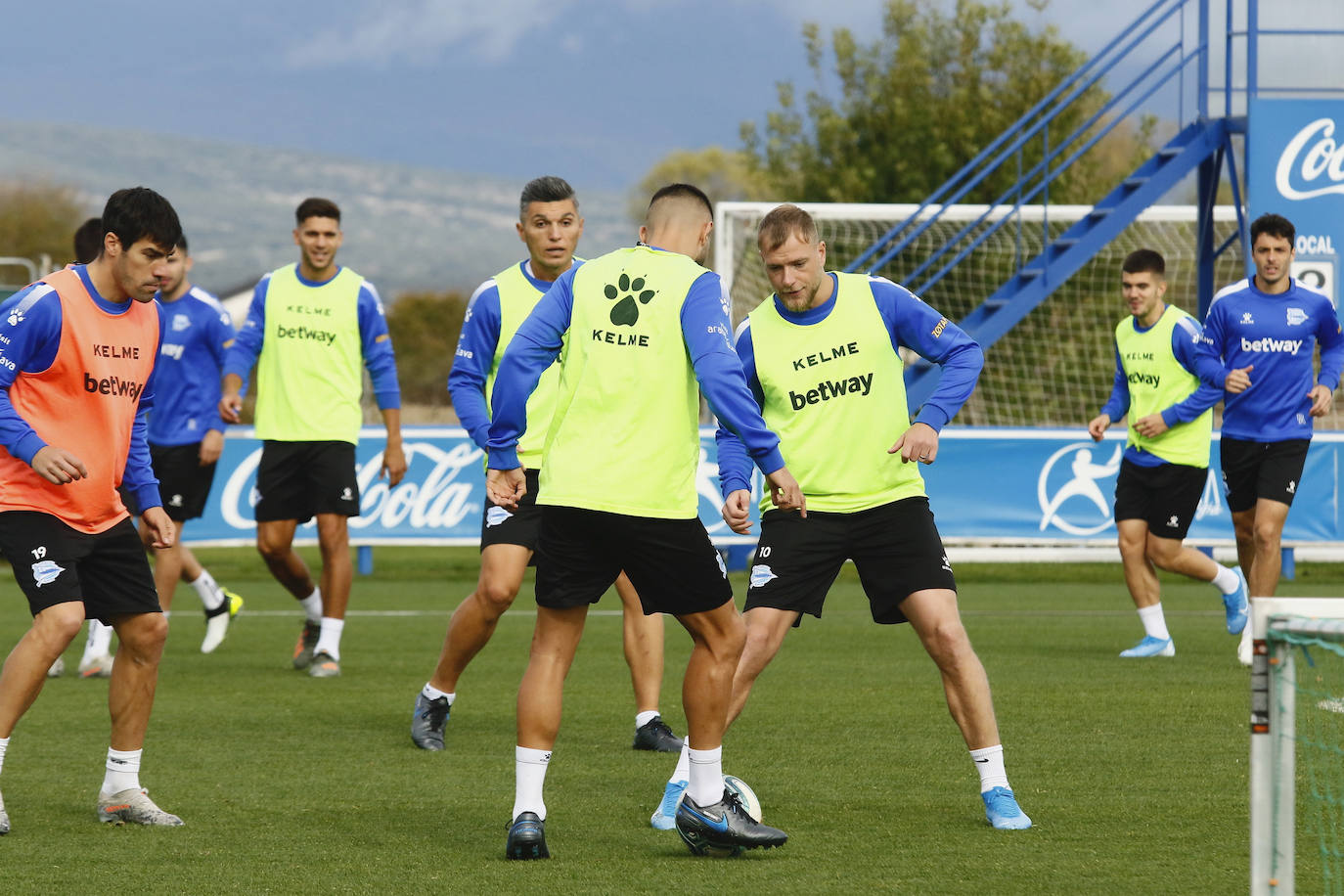 Fotos: El Alavés se prepara para cambiar su dinámica negativa a domicilio en Pamplona