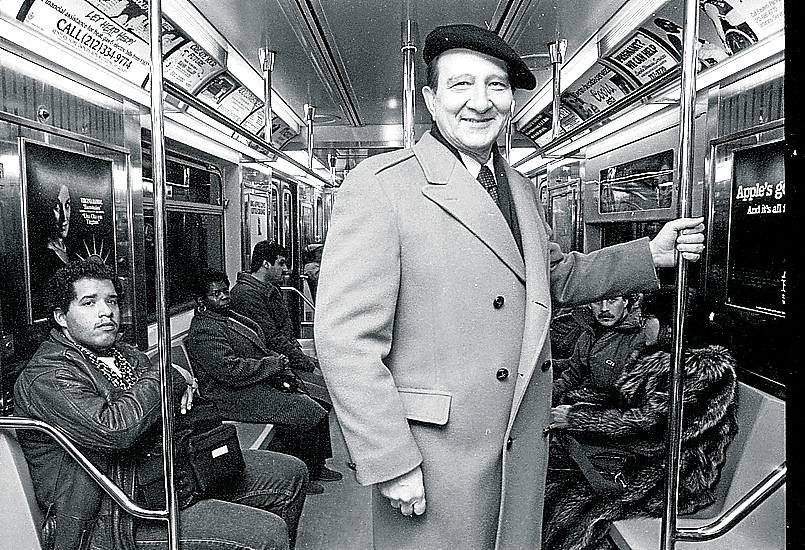 Nicolás Sánchez Albornoz. El historiador español, en el metro de Nueva York un día de trabajo