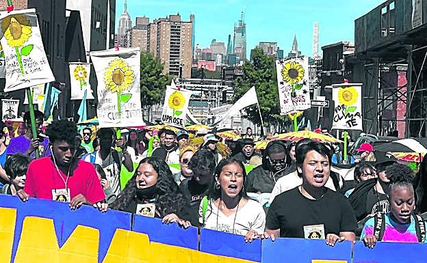 Cumbre extraordinaria.Activistas contra el cambio climático se manifiestan en Nueva York durante la celebración, el pasado 23 de septiembre, de una reunión convocada por la ONU.