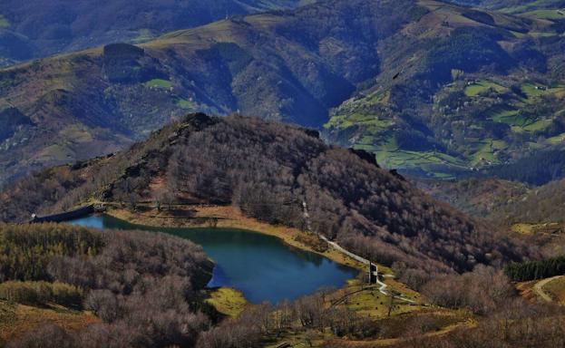 Pantano en las laderas del monte Mendaur. 