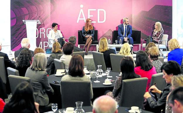 Sara de la Rica (Fundación Iseak), Inés Nuñez de la Parte (Tubos Reunidos), Iñaki Garcinuño (Cebek) y Patricia Arias (Banco Santander).