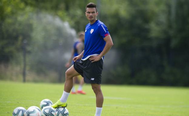 Cristian Ganea en un entrenamiento con el Athletic.