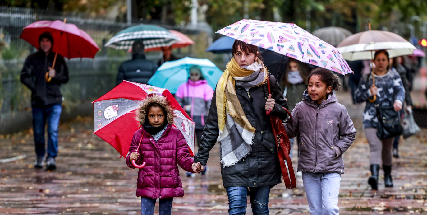 Fotos: Primeras nieves y persistentes lluvias en Álava