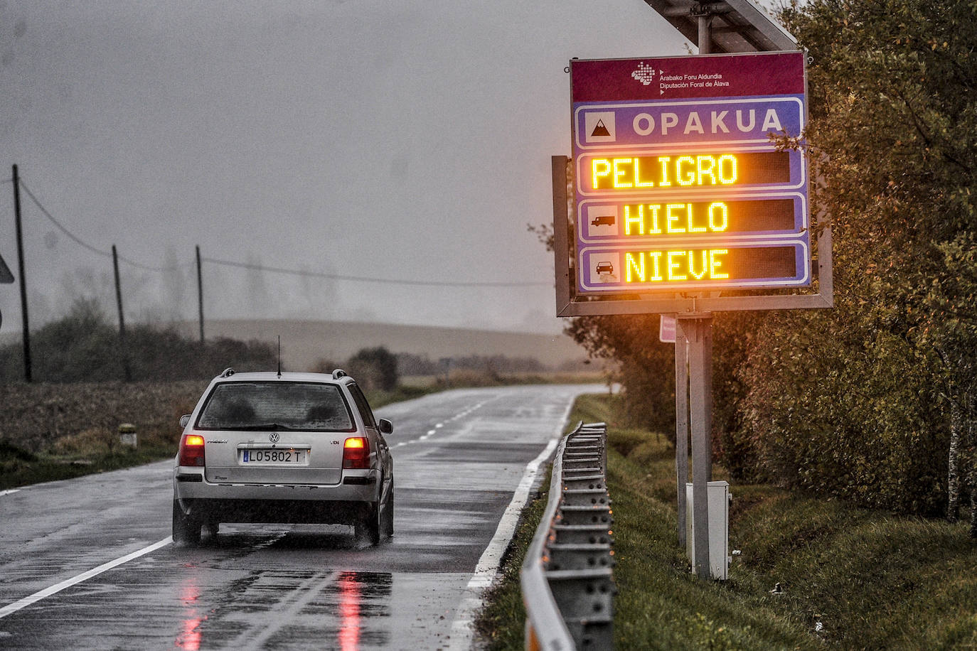 Fotos: Primeras nieves y persistentes lluvias en Álava