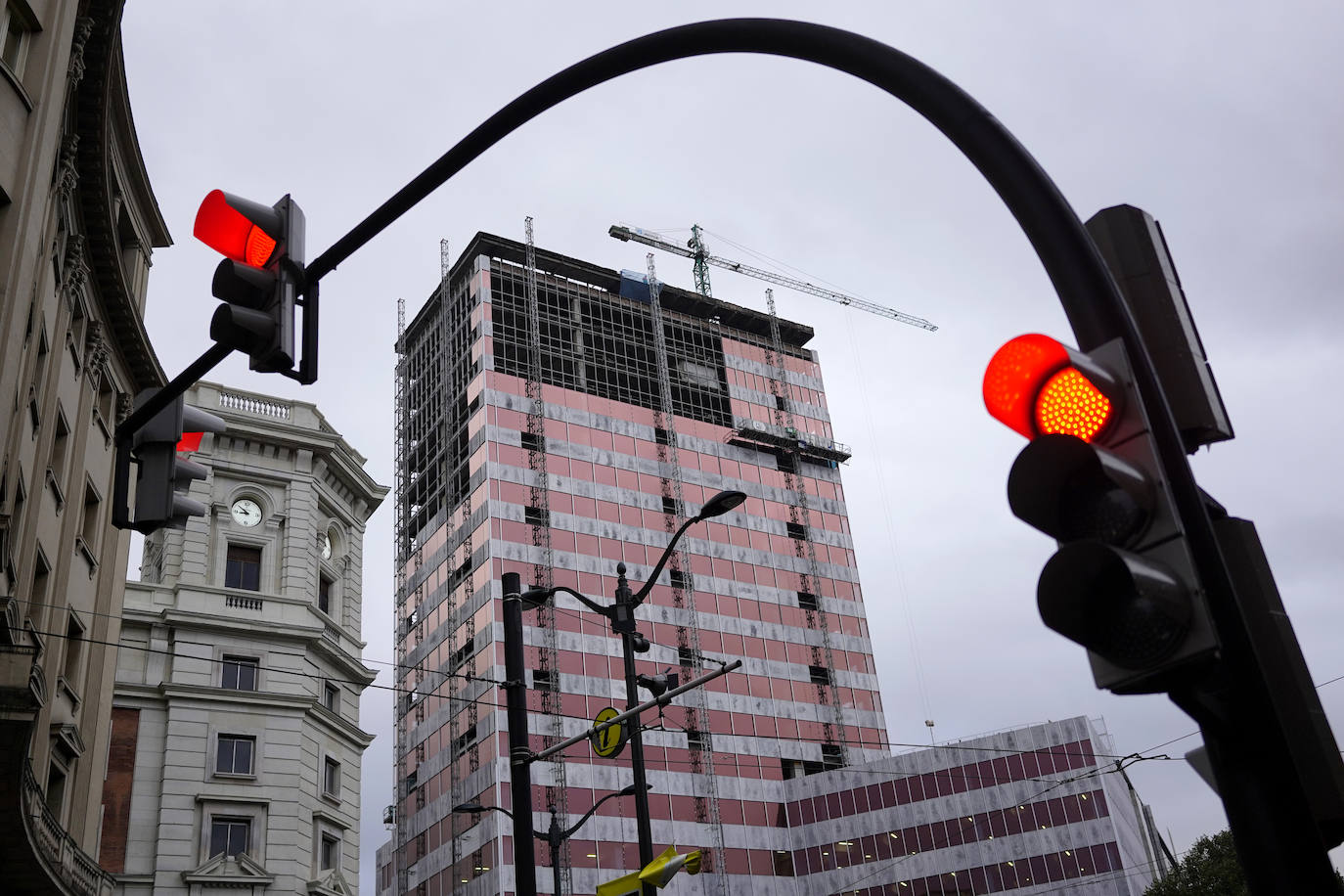 La Torre Bizkaia está en fase de remodelación y cuenta con 88 metros