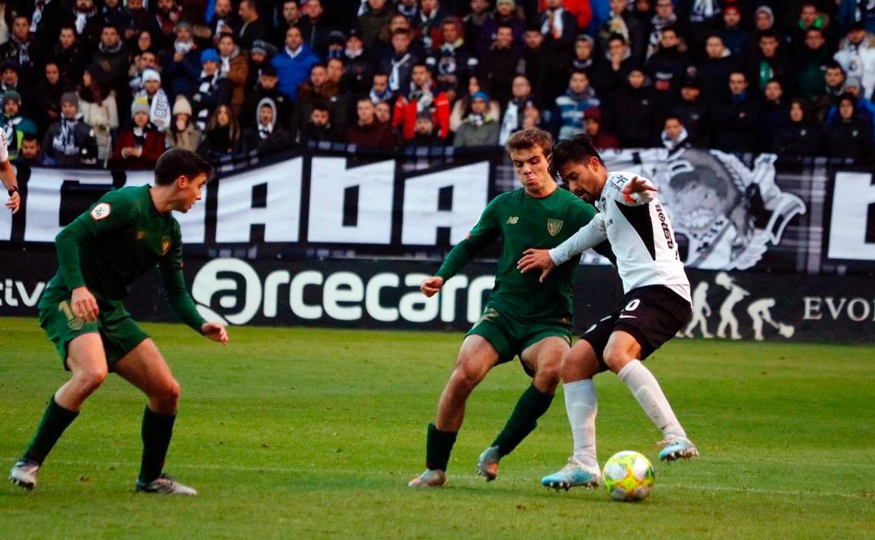 Varios jugadores, durante el partido.