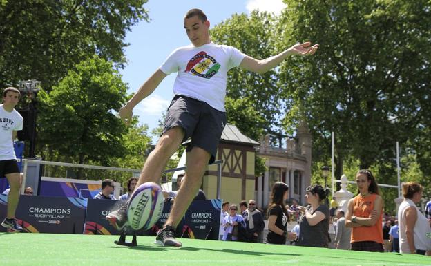 Imagen de archivo. Ambiente en Bilbao por las finales de rugby.