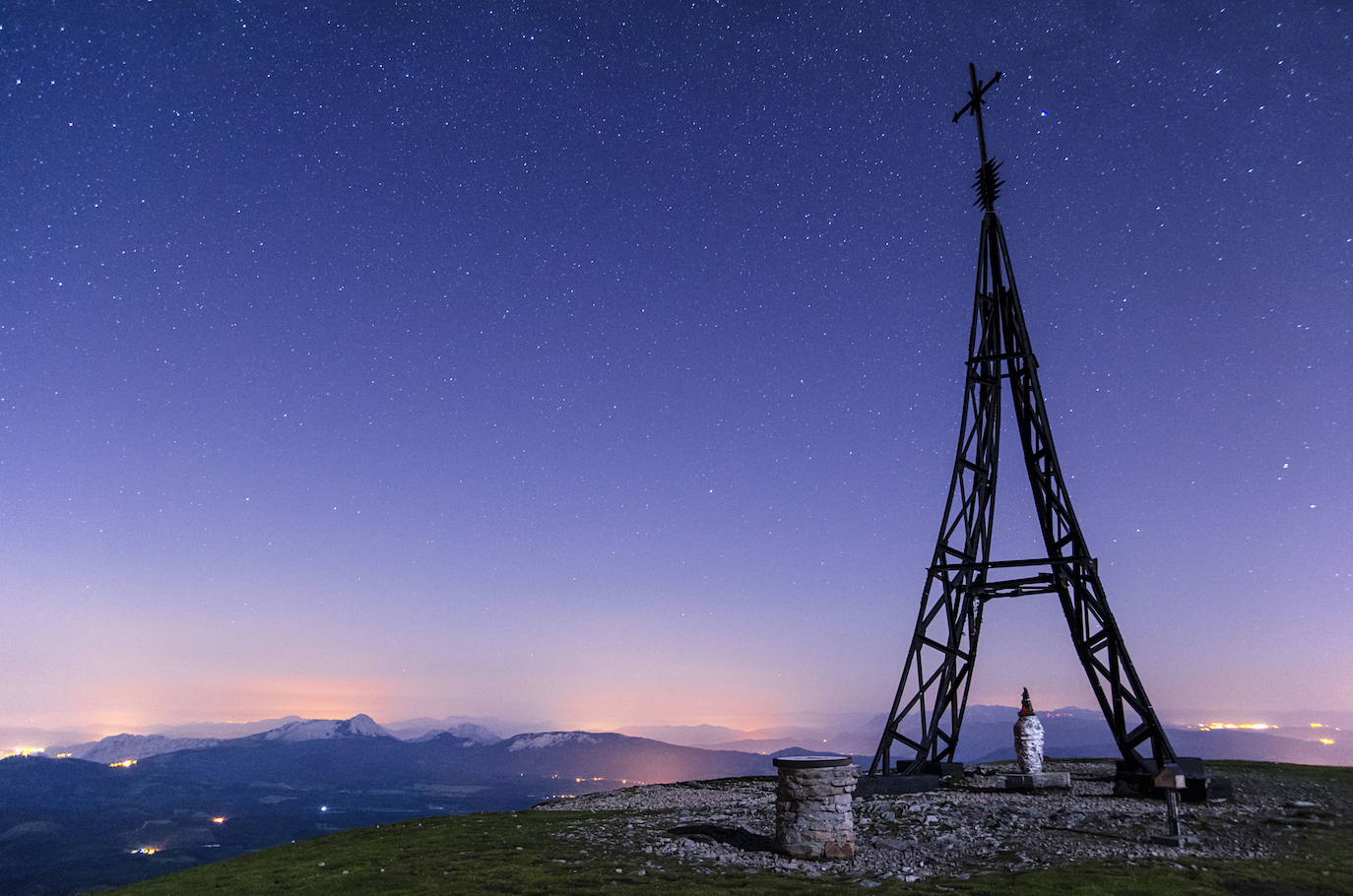 Una noche estrellada desde la cumbre, reclamo para los aficionados a la fotografía