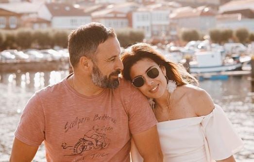 La mujer de Abascal denuncia insultos en sus redes sociales: «Ojalá te violen»