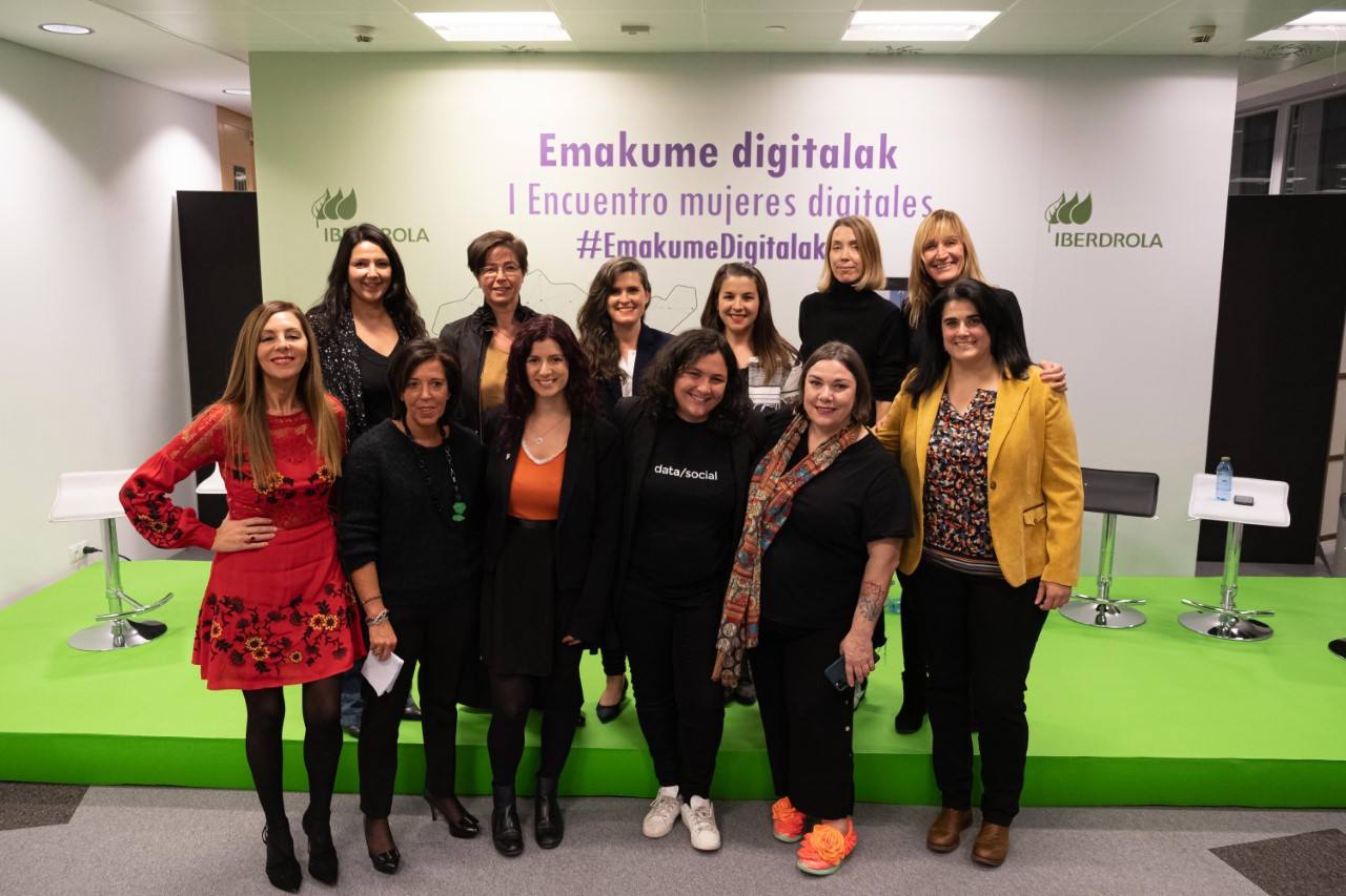 En la fila de arriba: Elena González, María Lázaro, Maitane Valdecantos, Maider Tomasera, Mercedes Gallego y Nerea Ariztoy. Abajo: Marta Fernández, Ana Santos, Clara Ávila, Ana Aldea, Cristina Juesas e Iruri Knörr.