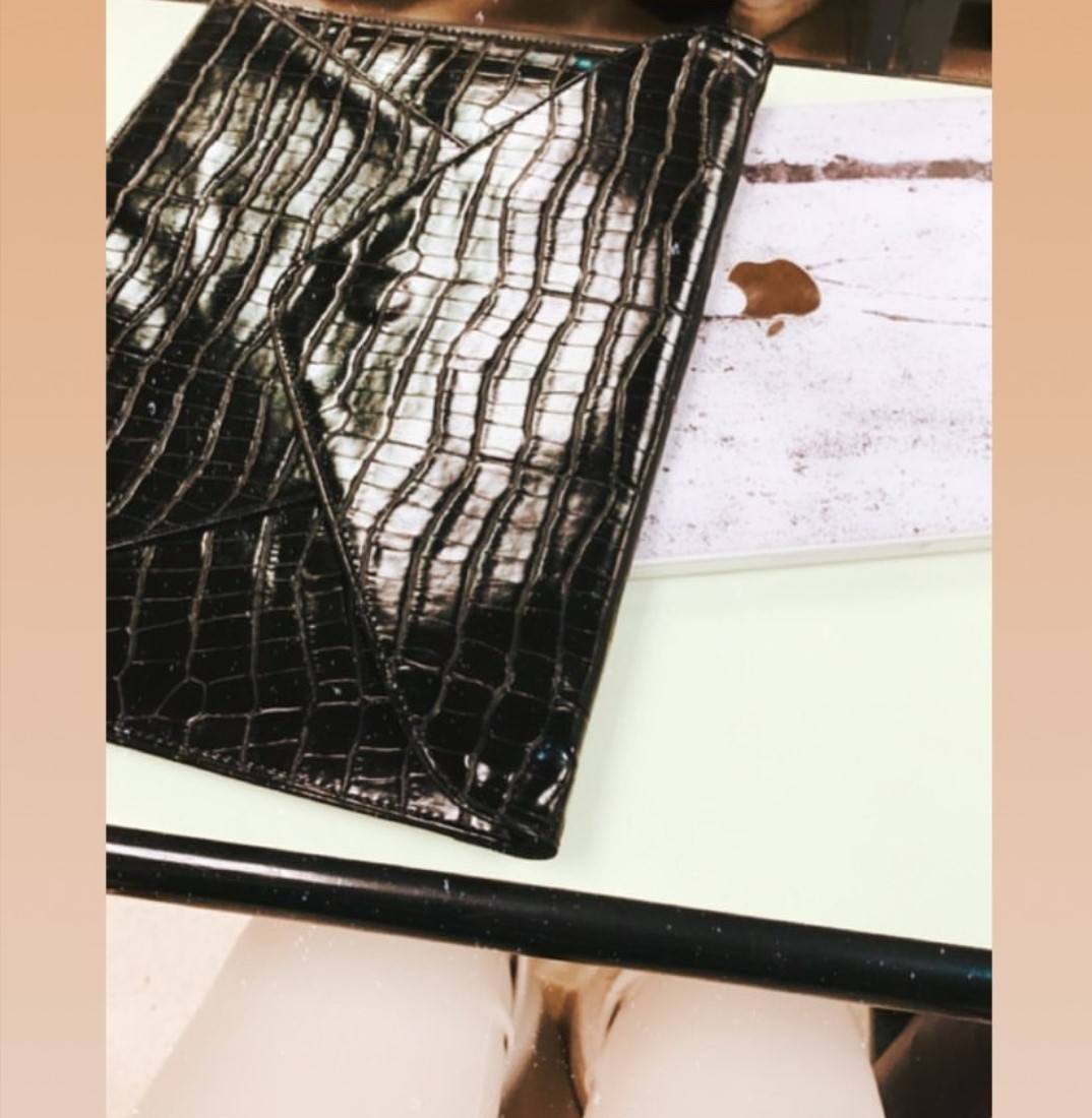 Estos son algunos de los modelos diseñados por la joven 'nfluencer', elaborados en cuero vegano y fabricados en un taller de Elche.