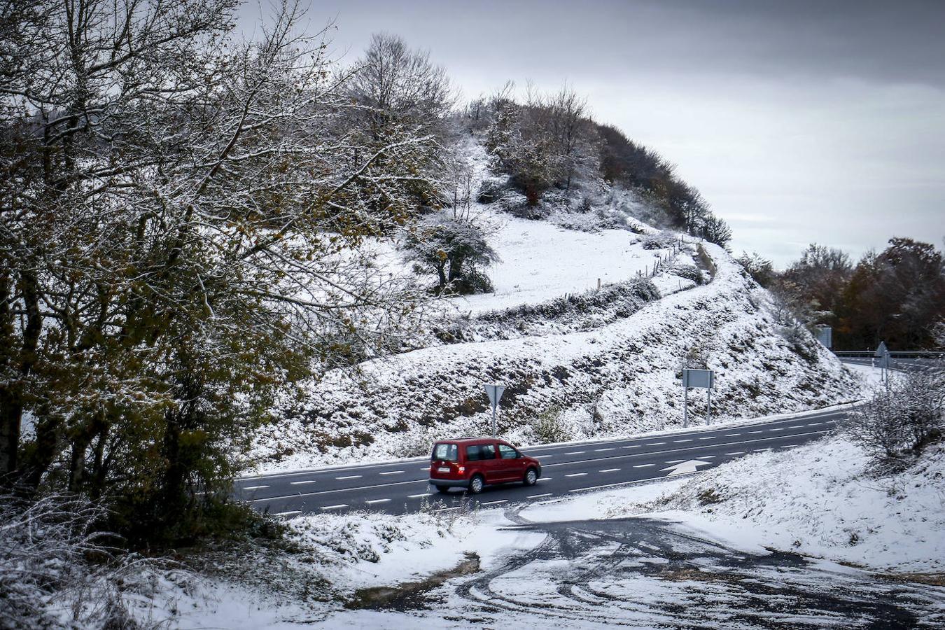 Fotos: Estampas invernales en los puertos alaveses