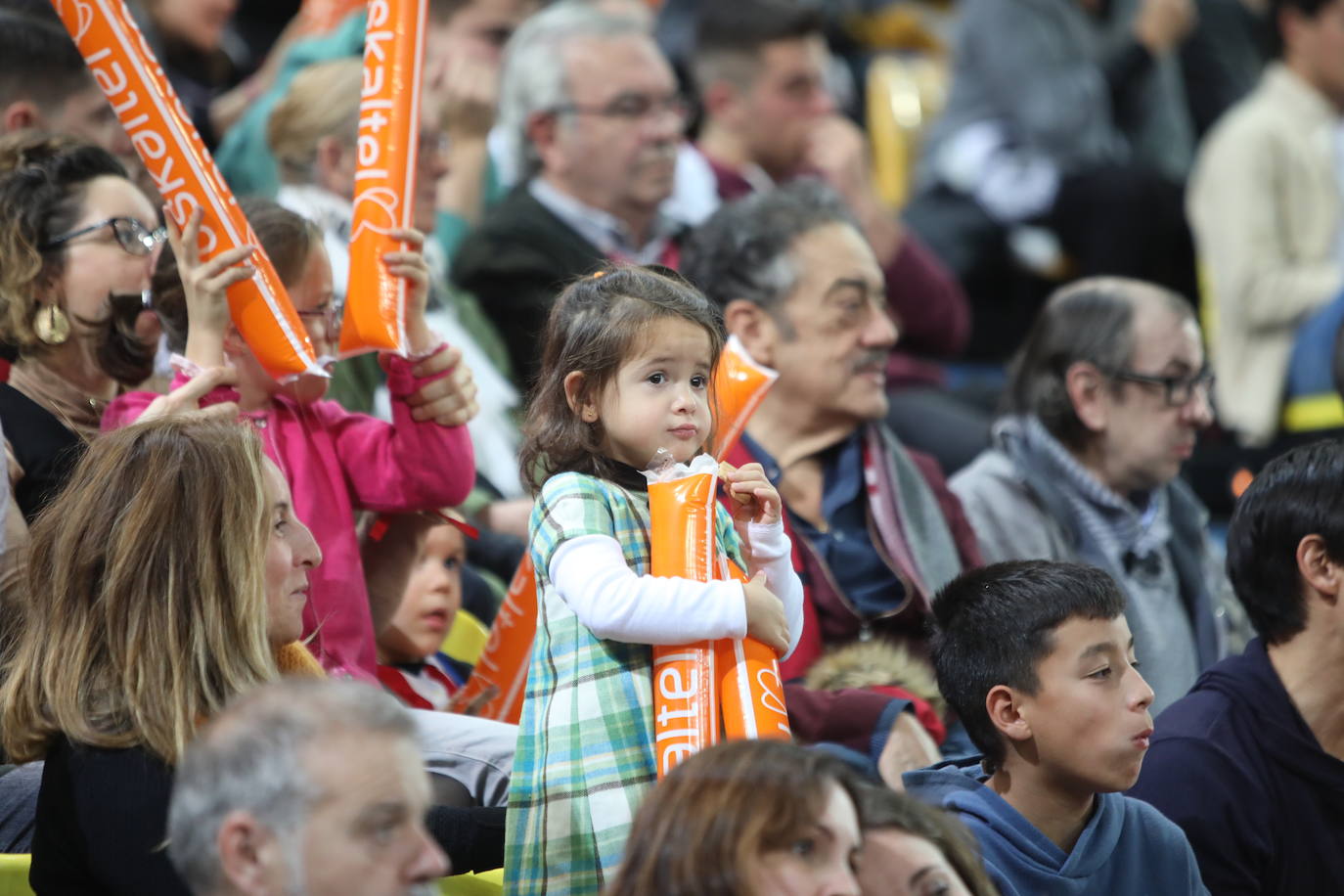 Fotos: La afición impulsa al Bilbao Basket hacia la victoria