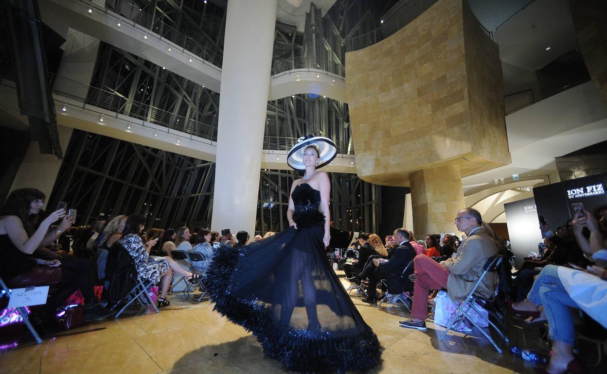 Ion Fiz presentó sus creaciones en el 20 aniversario del museo. 