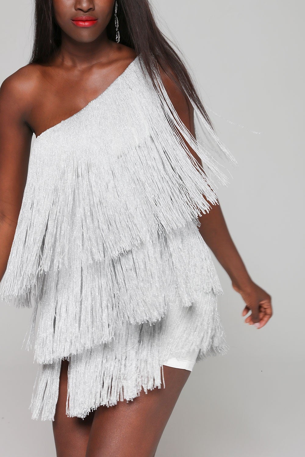 Vestido de flecos brillantes. 