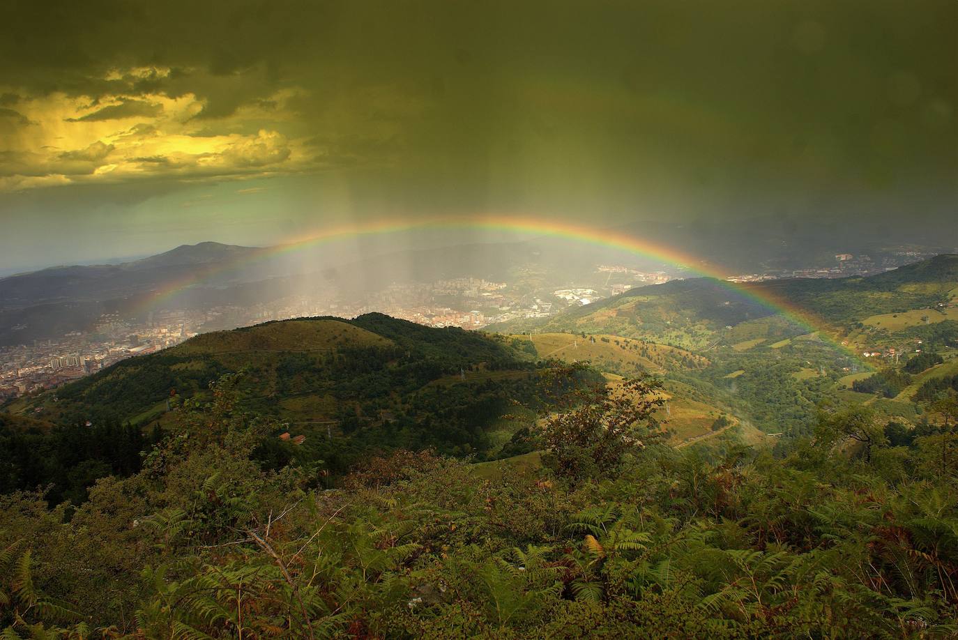 Arcoíris sobre Bilbao desde el Pagasarri