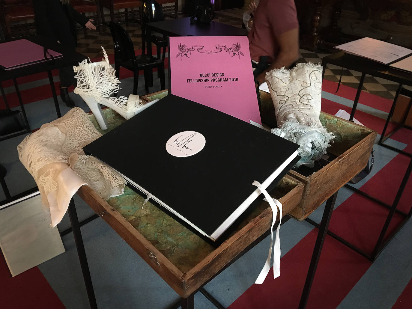 Fotos: La azafata de vuelo de Barakaldo que apostó por su sueño y diseñará para Gucci