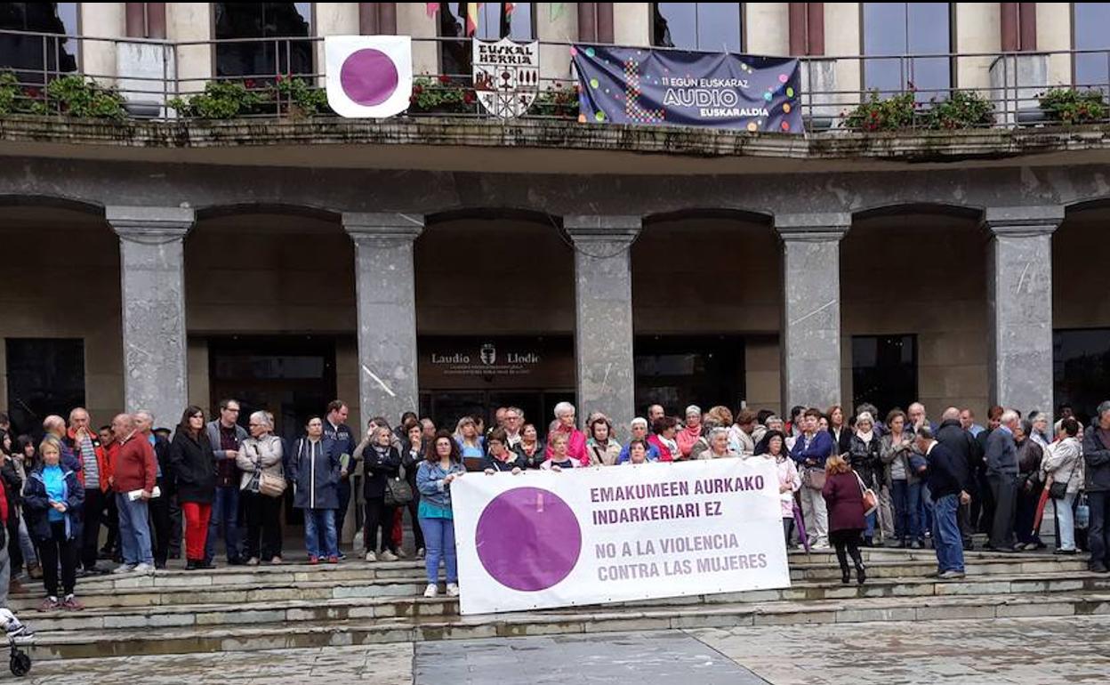 La concentración del día 25 en Llodio será a las siete de la tarde en la plaza. 