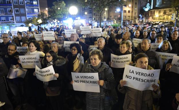 Concentración el pasado febrero en apoyo a las víctimas de abusos sexuales en el colegio Salesianos de Deusto. 