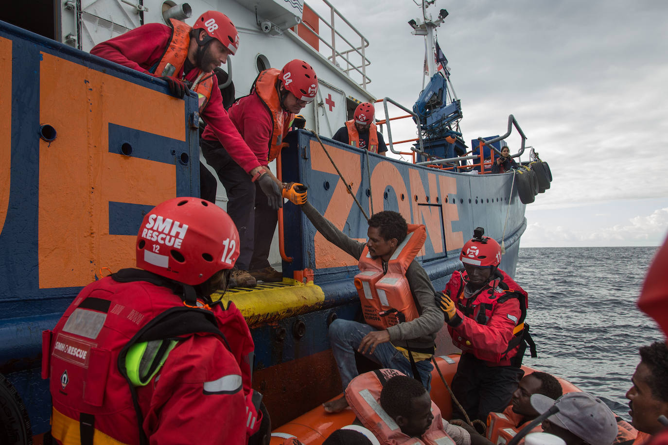 Salvar vidas. Esa ha sido siempre la misión del 'Aita Mari', el pesquero guipuzcoano reconvertido en barco de rescate y desde este jueves ha conseguido salvar las de decenas de personas.