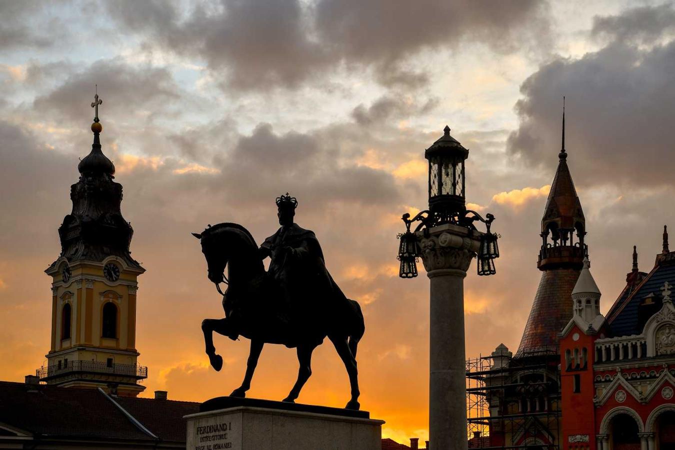 Estatua del emperador Fernando I de Habsburgo en Oradea, (Rumania)