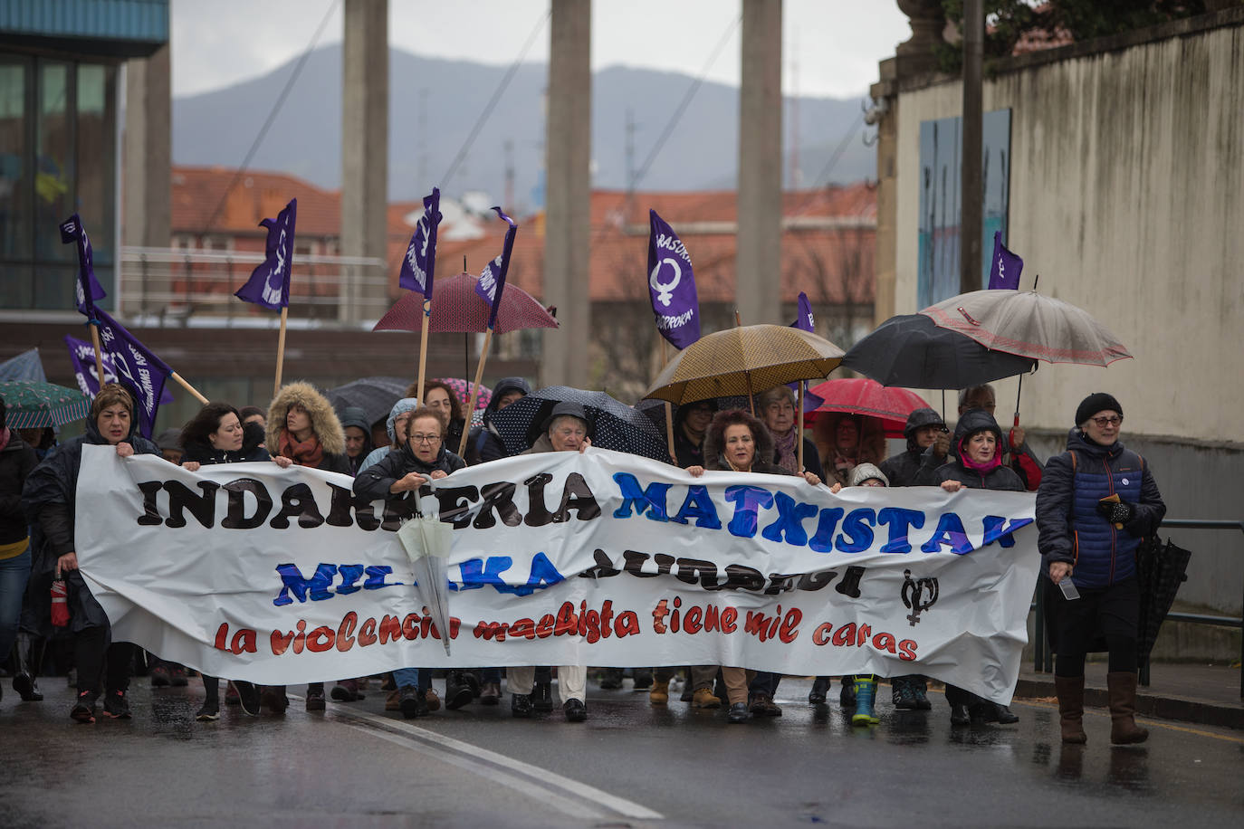 Fotos: Así ha sido la marcha contra la violencia machista realizada entre Sestao y Santurtzi