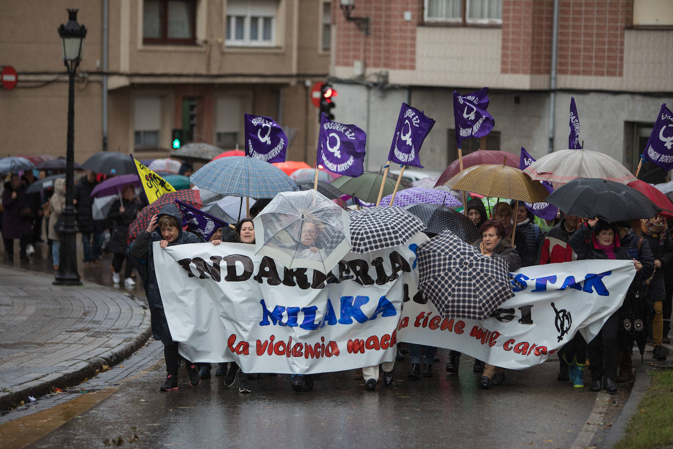 Fotos: Así ha sido la marcha contra la violencia machista realizada entre Sestao y Santurtzi