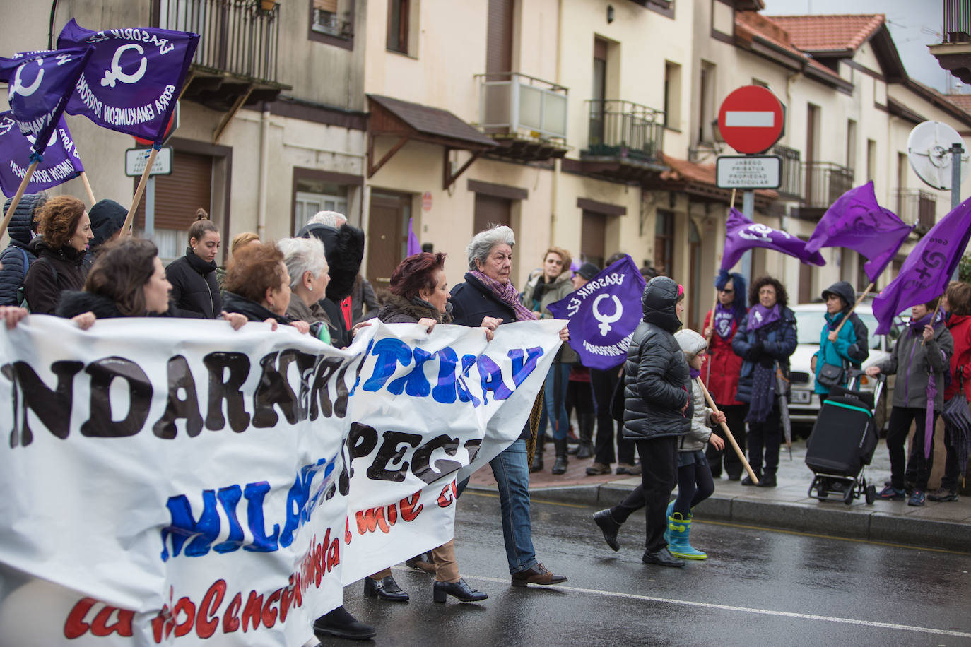 Fotos: Así ha sido la marcha contra la violencia machista realizada entre Sestao y Santurtzi