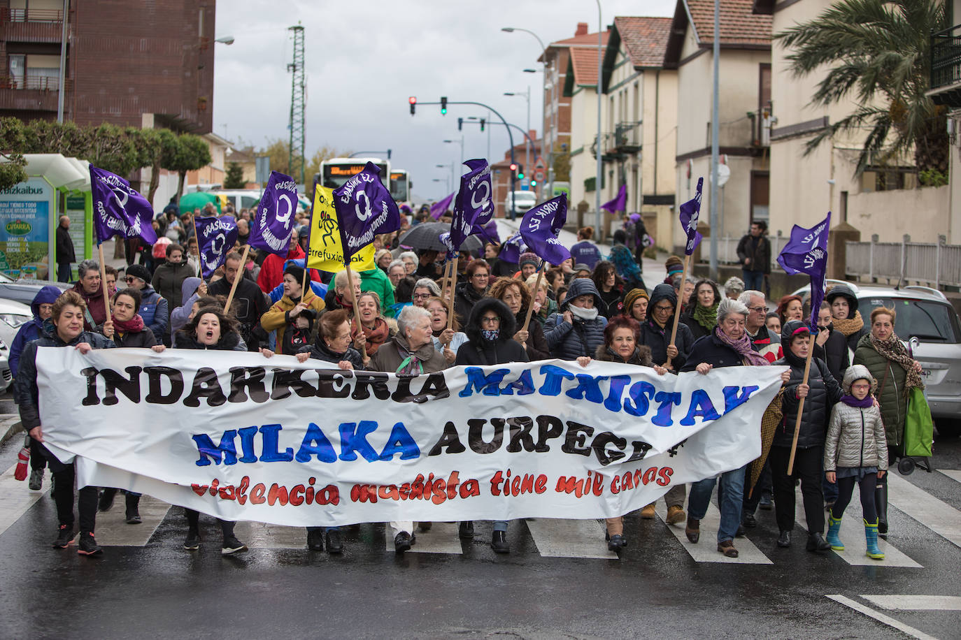 Fotos: Así ha sido la marcha contra la violencia machista realizada entre Sestao y Santurtzi